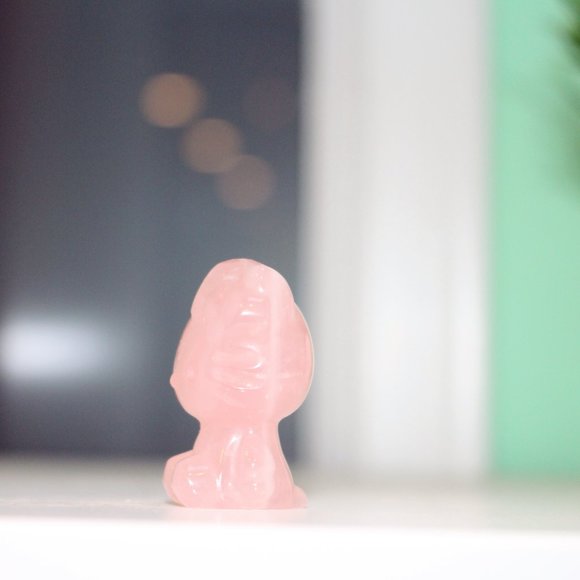 Hello Kitty Rose Quartz Hand Carved Natural Stone Figure - Picture 5 of 8